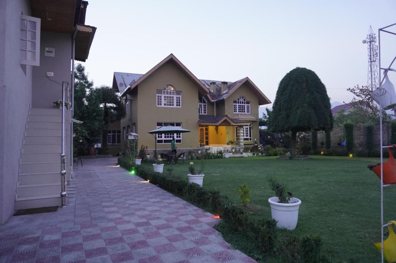 Farsal Villa Srīnagar Buitenkant foto