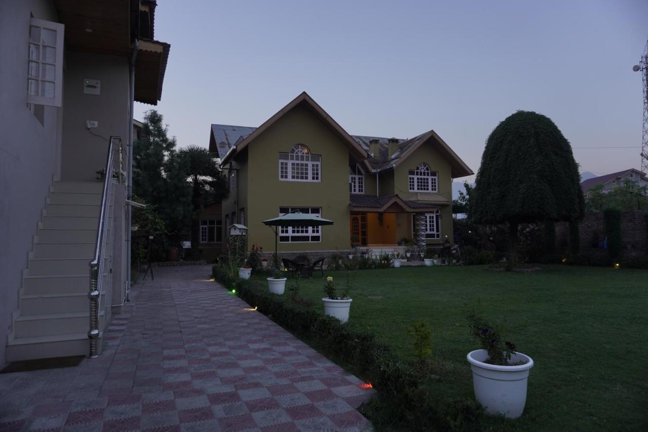Farsal Villa Srīnagar Buitenkant foto